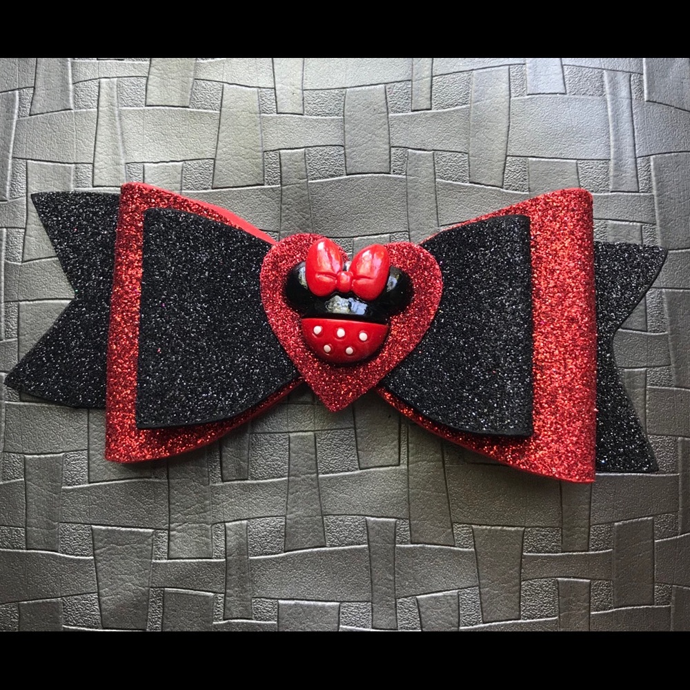 Minnie Mouse red and black bow.